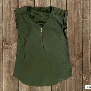 Express V-Neck Short Cuff Sleeve Gramercy Tee  green